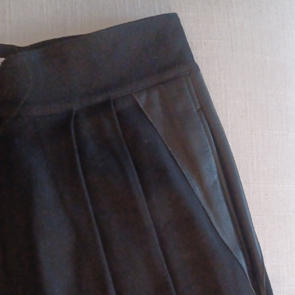 Chic Black Pleated pants size 4